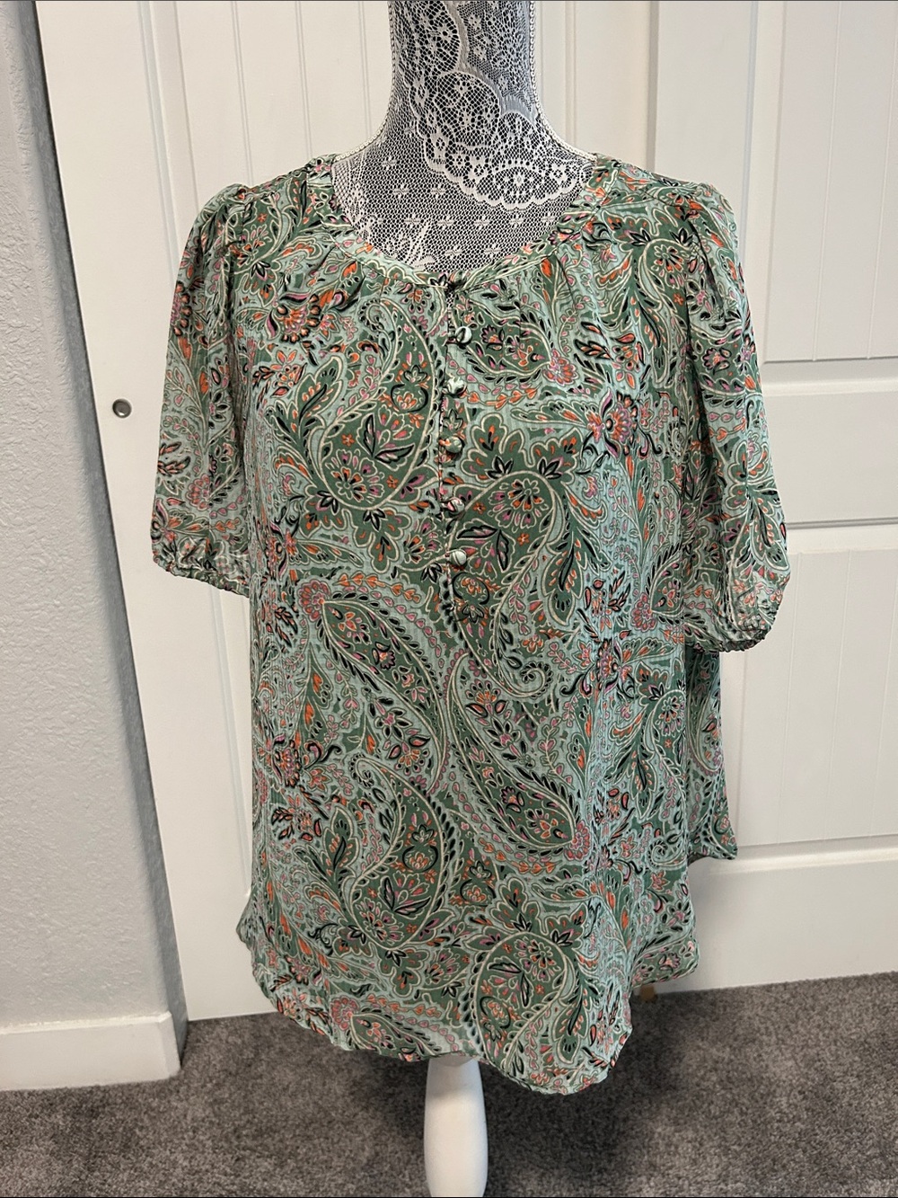 LOFT Green Paisley Short Sleeve Blouse L
